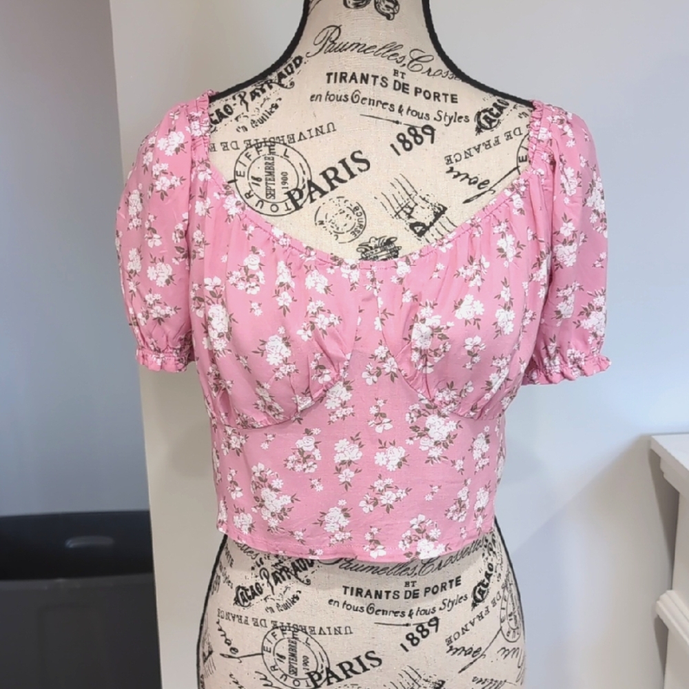 HOLLISTER | Women's Pink/White Floral Heart Neck Puff Short Sleeved Crop Top